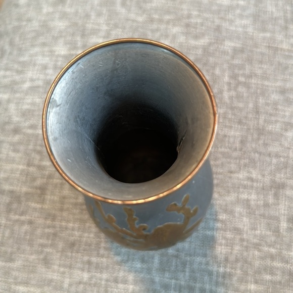 VINTAGE CHINESE / HONG KONG PURE PEWTER W/BRASS SMALL VASE crabs - Picture 8 of 10